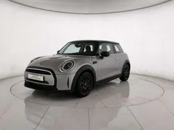 Grigio metallizzato Usata 2024 Mini Cooper Essential Due volumi | 24.900 € (Ottimo prezzo)