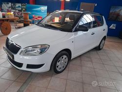 Bianco Usata 2013 Skoda Fabia Active Tre volumi | 3900 € (Buon prezzo)