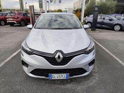 Grigio platino Usata 2022 Renault Clio V Zen Tre volumi | 13.900 € (Buon prezzo)