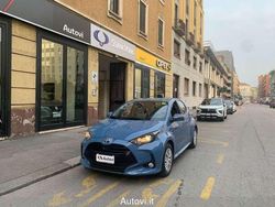 Blu/azzurro Usata 2021 Toyota Yaris Hybrid Active Tre volumi | 17.600 € (Buon prezzo)