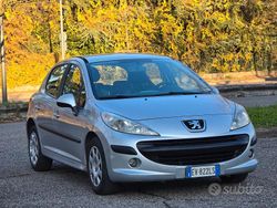 Grigio Usata 2008 Peugeot 207 Tre volumi | 2600 € (Buon prezzo)