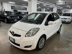 Bianco Usata 2011 Toyota Yaris Tre volumi | 3500 € (Super prezzo)