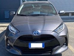 Dark grey Usata 2022 Toyota Yaris Hybrid Trend Tre volumi | 18.000 € (Buon prezzo)