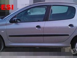 Grigio Usata 2002 Peugeot 206 Tre volumi | 1800 € (Buon prezzo)