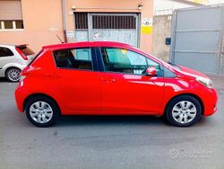 Rosso Usata 2015 Toyota Yaris Lounge Tre volumi | 6299 € (Ottimo prezzo)