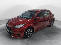 Rosso Usata 2023 Toyota Yaris Hybrid Trend Tre volumi | 18.500 € (Buon prezzo)