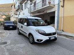 Bianco Usata 2015 Fiat Doblò Lounge Monovolume | 7700 € (Molto cara)