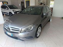 Grigio Usata 2014 Mercedes A180 Executive Tre volumi | 12.950 € (Buon prezzo)