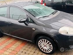 Grigio Usata 2010 Fiat Grande Punto Due volumi | 2800 € (Buon prezzo)