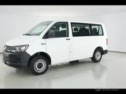Bianco(met.) Usata 2017 VW Caravelle Trendline Monovolume | 17.990 € (Super prezzo)