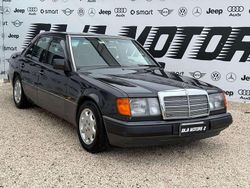 Nero Usata 1993 Mercedes E200 Tre volumi | 5500 €