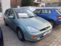 Nero Usata 2001 Ford Focus Zetec Tre volumi | 2900 € (Molto cara)
