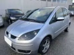 Grigio Usata 2009 Mitsubishi Colt Inform Due volumi | 2000 €