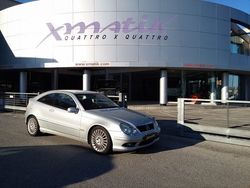 Argento metallizzato Usata 2005 Mercedes C220 Avantgarde Tre volumi | 3900 € (Buon prezzo)