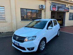 Bianco Usata 2015 Dacia Sandero Tre volumi | 4700 € (Buon prezzo)