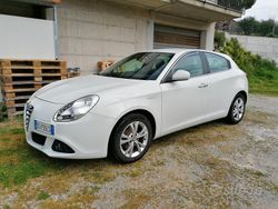 Bianco Usata 2010 Alfa Romeo Giulietta Due volumi | 5000 € (Buon prezzo)