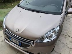Bronzo Usata 2013 Peugeot 208 Allure Due volumi | 7900 € (Molto cara)