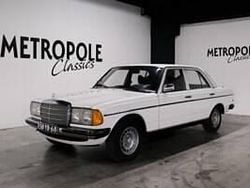 Bianco Usata 1977 Mercedes 230 Tre volumi | 13.500 €