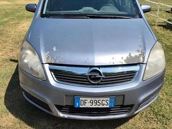 Grigio Usata 2007 Opel Zafira Monovolume | 669 € (Buon prezzo)