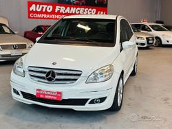 Bianco Usata 2008 Mercedes 180 Tre volumi | 3500 € (Buon prezzo)