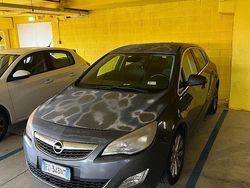 Grigio Usata 2010 Opel Astra Tre volumi | 1300 € (Buon prezzo)