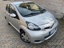 Grigio Usata 2012 Toyota Aygo Connect Style Due volumi | 4199 € (Buon prezzo)