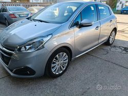 Grigio Usata 2019 Peugeot 208 Due volumi | 9800 € (Buon prezzo)