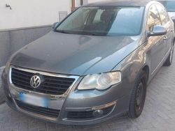 Grigio Usata 2006 VW Passat Tre volumi | 2500 € (Buon prezzo)