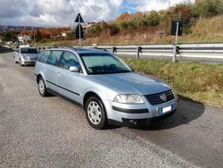Blu Usata 2001 VW Passat Station wagon | 2200 € (Molto cara)