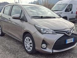 Usata 2015 Toyota Yaris Due volumi | 7900 € (Cara)