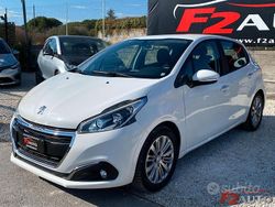 Bianco Usata 2018 Peugeot 208 Due volumi | 11.800 € (Molto cara)