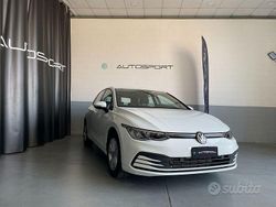 Bianco Usata 2024 VW Golf VIII Life Tre volumi | 23.800 € (Ottimo prezzo)