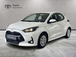 Bianco Usata 2023 Toyota Yaris Active Tre volumi | 14.500 € (Buon prezzo)