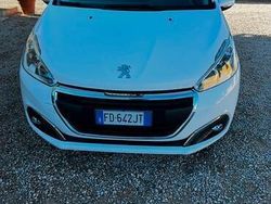 Bianco Usata 2016 Peugeot 208 Due volumi | 7200 € (Buon prezzo)