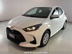 Bianco Usata 2025 Toyota Yaris Hybrid Active Tre volumi | 18.900 € (Super prezzo)