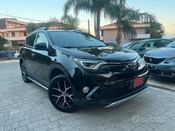Nero Usata 2016 Toyota RAV4 Lounge SUV | 15.900 € (Buon prezzo)