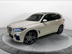 Alpinweiss iii pastello Usata 2021 BMW X5 M Sport SUV | 46.300 € (Ottimo prezzo)