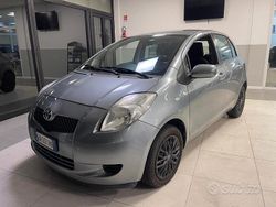 Grigio Usata 2008 Toyota Yaris Sol Tre volumi | 2900 € (Buon prezzo)