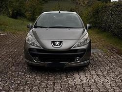 Usata 2008 Peugeot 207 CC Cabrio | 5400 € (Buon prezzo)