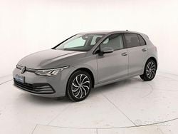 Moonstone grey Usata 2023 VW Golf VIII Life Tre volumi | 21.900 € (Buon prezzo)