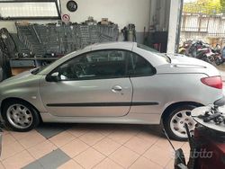 Grigio Usata 2002 Peugeot 206 CC Cabrio | 2500 € (Buon prezzo)