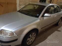 Usata 2003 VW Passat Tre volumi | 700 €