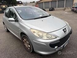 Grigio Usata 2005 Peugeot 307 Tre volumi | 2250 € (Buon prezzo)