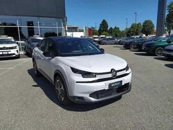 Bianco okenitetetto nero Nuova 2025 Citroën C4 PureTech Tre volumi | 22.750 € (Cara)