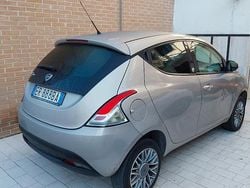 Usata 2013 Lancia Ypsilon Due volumi | 2000 €