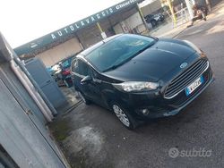 Nero Usata 2014 Ford Fiesta Tre volumi | 4699 € (Buon prezzo)
