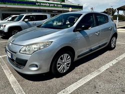 Grigio Usata 2009 Renault Mégane Tre volumi | 3900 € (Buon prezzo)