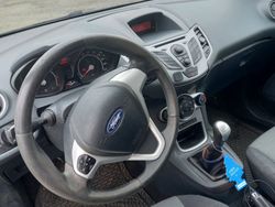 Grigio Usata 2009 Ford Fiesta Due volumi | 2950 € (Buon prezzo)