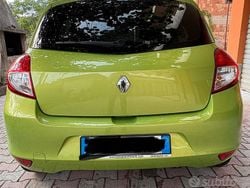Verde Usata 2009 Renault Clio III Tre volumi | 3500 €