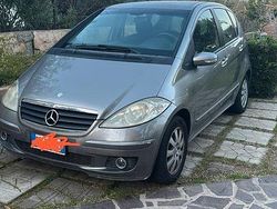Grigio Usata 2006 Mercedes A180 Tre volumi | 2500 € (Buon prezzo)